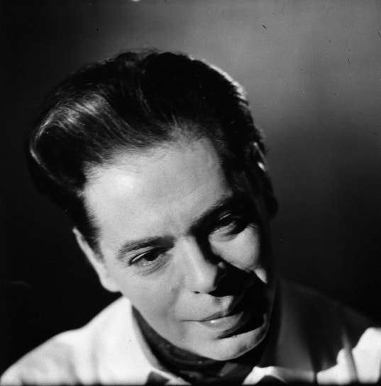 «Мне больно и страшно слышать рассуждения о том, что у наших детей слишком легкая жизнь, мало трудностей и лишений. И что от этого, дескать, страдают их человеческие качества. Это неправда. Трудности, беды, гонения — не они формируют личность. Они лишь обнаруживают, удостоверяют существующие, но скрытые до поры черты характера. Человека формирует счастье. И если он вырос не таким, как нам всем хотелось бы, то, скорее всего, потому, что счастья ему оказалось недостаточно»