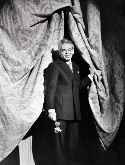 В конце 1970-х отношения Аркадия Райкина с партийным руководством Ленинграда ухудшились. Выходом стал переезд в Москву вместе с театром, где его переименовали в Государственный театр миниатюр, в апреле 1987 года — в «Сатирикон»