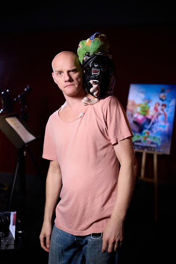 Юрий Колокольников с Финником — главным героем мультфильма 