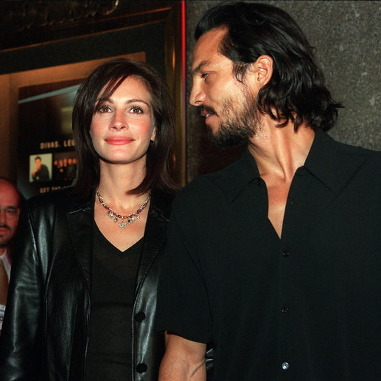 «Выражение &quot;чем меньше, тем лучше&quot; более всего, на мой взгляд, подходит для поцелуев в фильмах»&lt;br>
В 1990-е годы Джулия Робертс была известна своей бурной личной жизнью: СМИ писали о ее романах с актерами Джейсоном Патриком, Мэттью Пэрри, Лиамом Нисоном, Бенджамином Браттом (на фото)