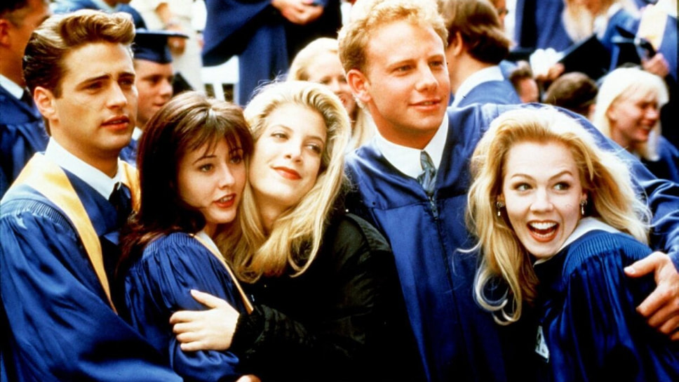 Кадр из сериала «Беверли-Хиллз, 90210», режиссеры Дэниэл Эттиэс, Чип Чалмерс и другие, 1990–2000