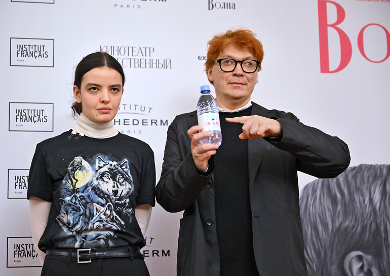 Художники Соня Стереостырски и Павел Пепперштейн на премьере фильма «Новая волна» в кинотеатре «Художественный» 