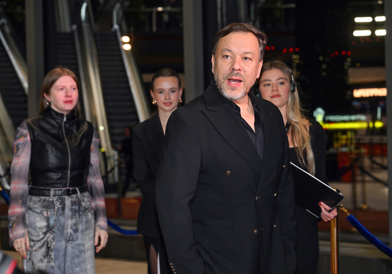 Модельер Игорь Чапурин на премьере шоу «Высоцкий. Высота» 