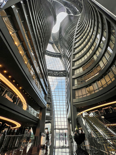 45-этажный небоскреб Leeza SOHO в Пекине, открытый в 2019 году