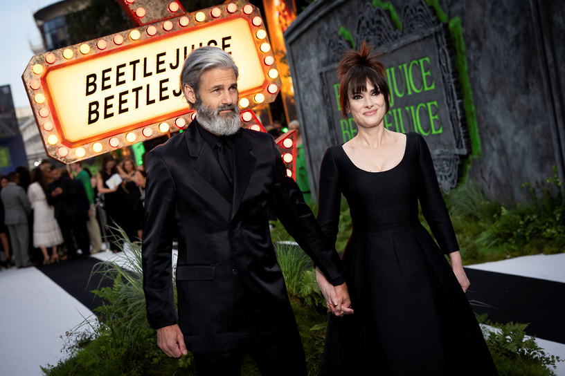 С актером Скоттом Маккинли Ханом на премьере картины «Битлджус 2» в Лондоне