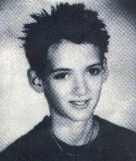 «Я люблю &quot;Над пропастью во ржи&quot; за то, что эта книга способна прикончить твое чувство уникальности. Пока ты не взял ее в руки, ты думаешь, что ты единственный человек на свете, который переживает все именно так»&lt;br>
Детство актрисы прошло в коммуне хиппи. Родители часто переезжали, пока в 1978 году не поселились в северной части Калифорнии. В детстве Вайнона много читала, поэтому отличалась высоким интеллектом среди сверстников