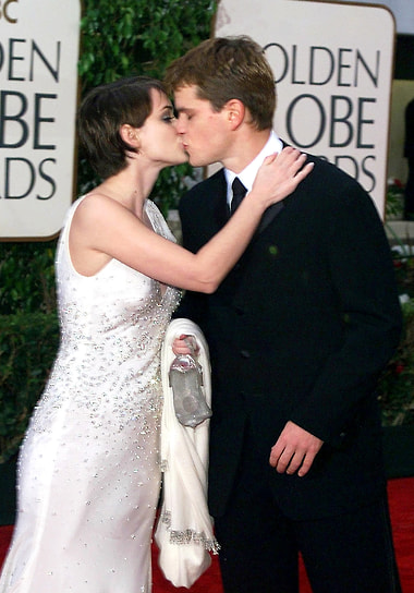 «Мы сидели в баре, когда кто-то из друзей сказал мне: &quot;А ты понимаешь, что здесь, в Америке, тебе уже никогда не суждено встретить мужчину, который ничего бы не знал о твоей жизни?&quot;»&lt;br>
После расставания с Джонни Деппом в 1993 году Вайноне приписывали романы с разными знаменитостями. Она встречалась с участником группы Soul Asylum Дэйвом Пирнером, а позже у нее была романтическая связь с Меттом Дэймоном (на фото)