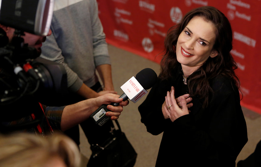 «Когда у тебя перед глазами пример родителей, которые счастливы вместе уже 45 лет, планка поднимается невероятно высоко. Я думаю, что если в моем браке что-то пойдет не так, я просто не смогу развестись с мужем и поэтому буду несчастна. Так что я лучше вообще не буду женой, чем потом проходить через расставание... Это слишком тяжело»