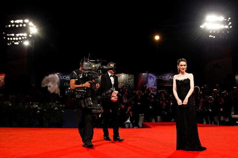 «Когда мне исполнилось 18, я поспорила с Шоном Пенном. Он сказал: &quot;Ставлю $500 , что, когда тебе стукнет 30, тебя будет тошнить от карьеры актрисы&quot;. Я все никак не соберусь потребовать у него эти деньги»&lt;br>
За свою карьеру Вайнона была дважды номинирована на «Оскар» в категориях «Лучшая актриса второго плана» («Эпоха невинности»), «Лучшая актриса» («Маленькие женщины»). В 1993 году она получила «Золотой глобус» в категории «Лучшая актриса второго плана» («Эпоха невинности»), в 2010 году Гильдия киноактеров номинирована актеров картины «Черный лебедь», где также снялась Райдер, в категории «Лучший актерский состав»