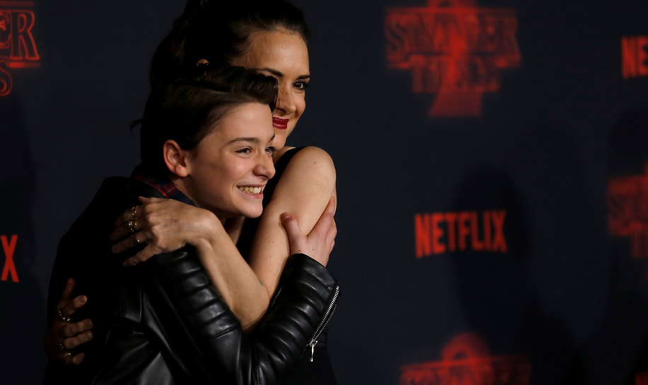 С 2016 года Вайонона Райдер снимается в одном из самых популярных сериалов Netflix «Очень странные дела». В 2025 году должен выйти пятый и финальный сезон