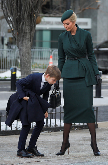 В 2025 году Иванка Трамп присутствовала на инаугурации Дональда Трампа, который во второй раз избрался президентом США