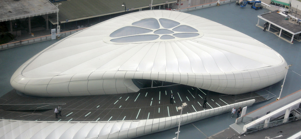 Передвижной павильон современного искусства Chanel Mobile Art, посвященный знаменитой стеганой сумочке Коко Шанель, 2008 год