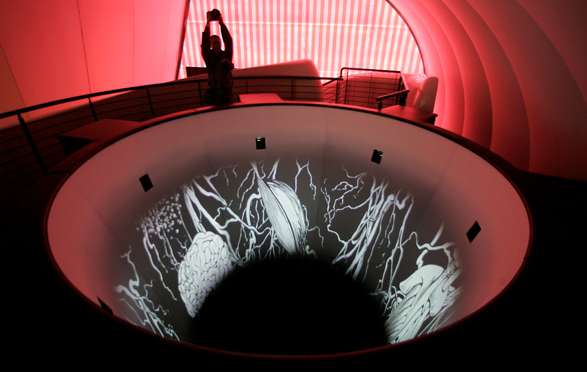 В рамках выставки Chanel Mobile Art были представлены работы 20 художников в Гонконге, Токио, Нью-Йорке, Лондоне, Москве и Париже