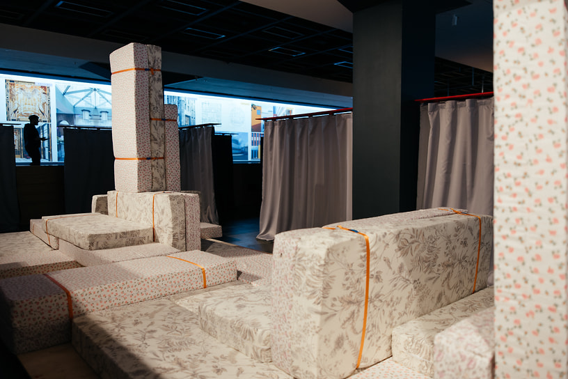 В пространстве «Игра» на фестивале «Архитектон MMXXV» можно построить свою крепость из подушек