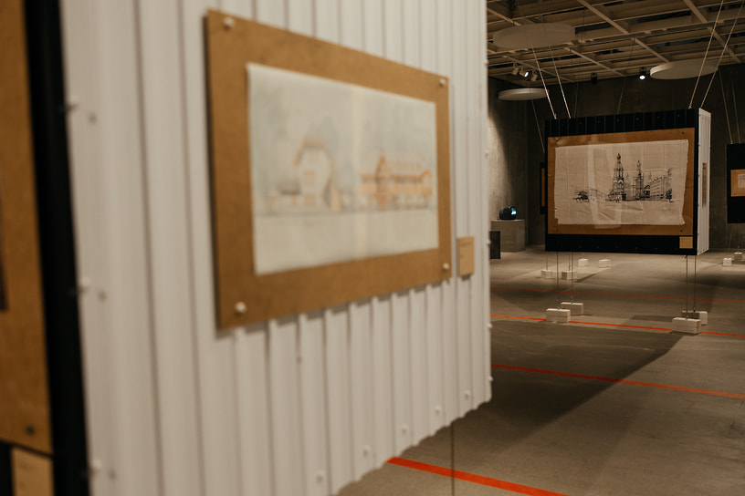 Экспозиция выставки «Стройка и перестройка на фестивале «Архитектон MMXXV» 