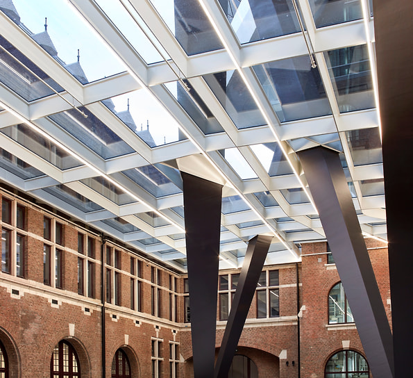 Port House — единственное правительственное здание, спроектированное бюро Захи Хадид