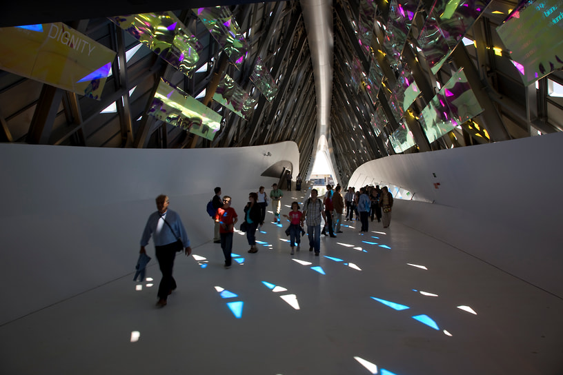 Во время Expo 2008 в Bridge Pavilion была представлена экспозиция под названием «Вода — уникальный ресурс»