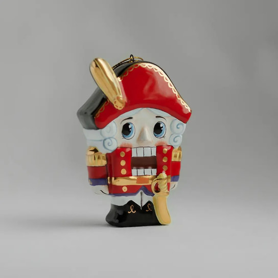 Елочная игрушка «Щелкунчик» из коллекции «Герои Союзмультфильма» от Ярославской керамической мануфактуры
