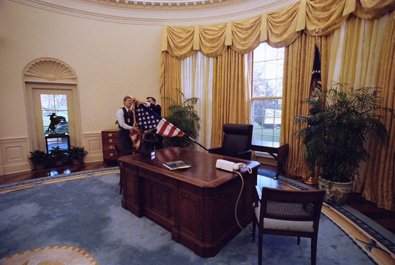 Обновление интерьера Овального кабинета перед инаугурацией президента Билла Клинтона, 1993
