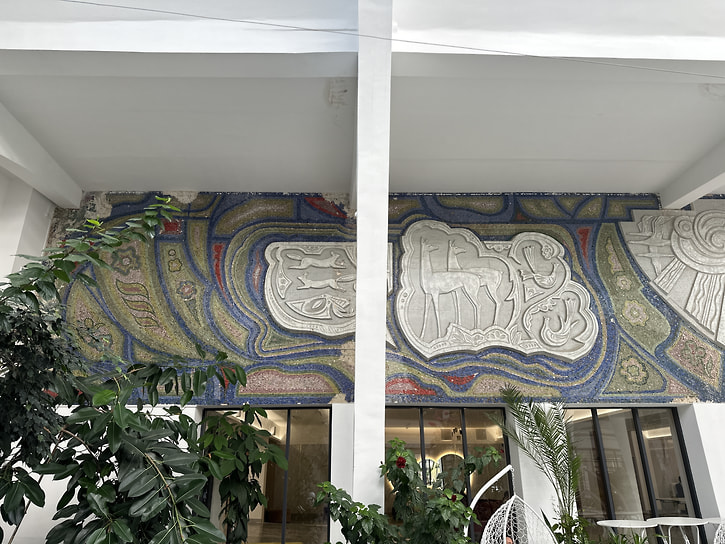 Мозаика в Центре культуры и искусств в Рефтинском