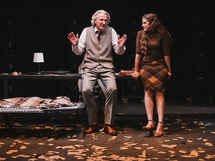 Сцена из спектакля «С любимыми не расставайтесь», режиссер Артур Касимов