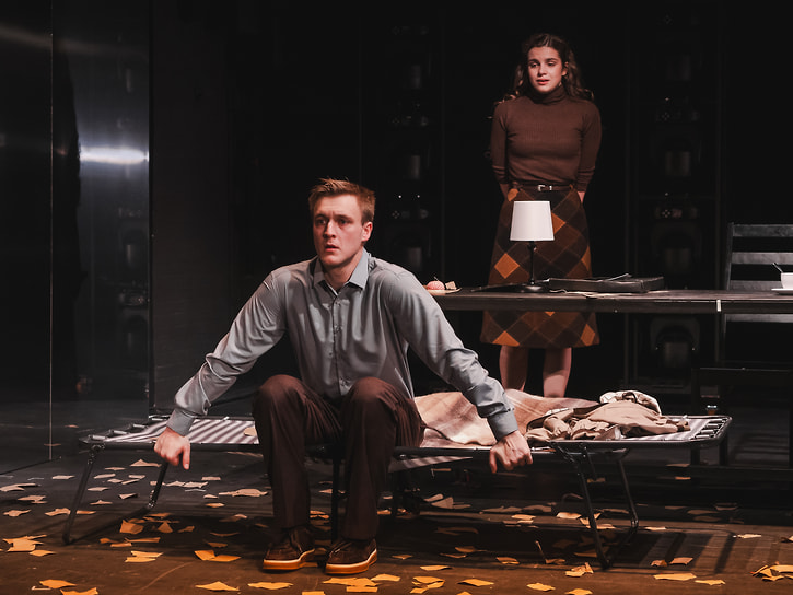 Сцена из спектакля «С любимыми не расставайтесь», режиссер Артур Касимов