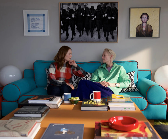 В 2024 году Тильда Суинтон снялась в фильме Педро Альмодовара «Комната по соседству», где ее партнершей по съемочной площадке стала Джулианна Мур