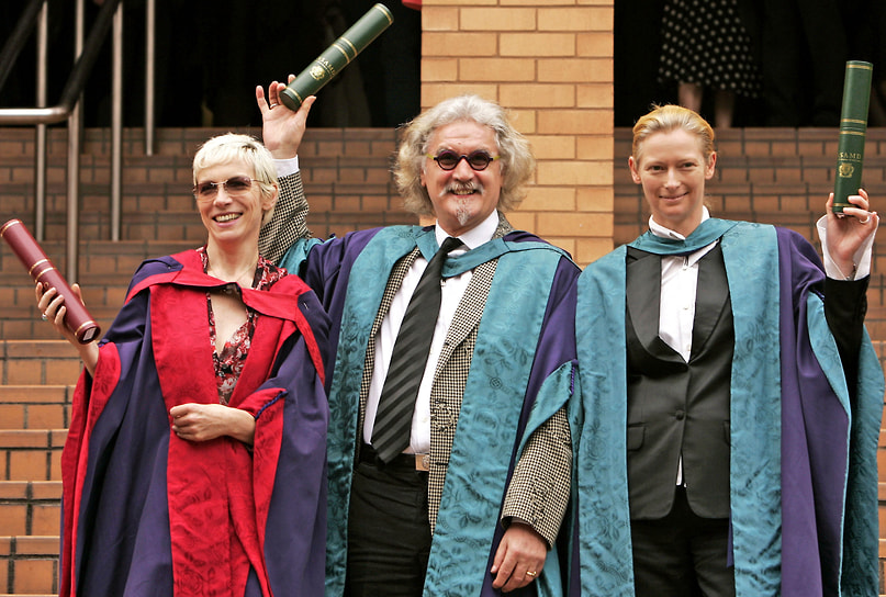 В 2006 году актриса получила почетную докторскую степень в Королевской шотландской академии музыки и драмы в Глазго