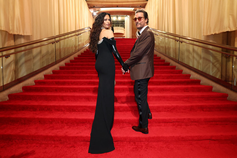 С женой Камиллой на вручении «Оскара» в 2024 году