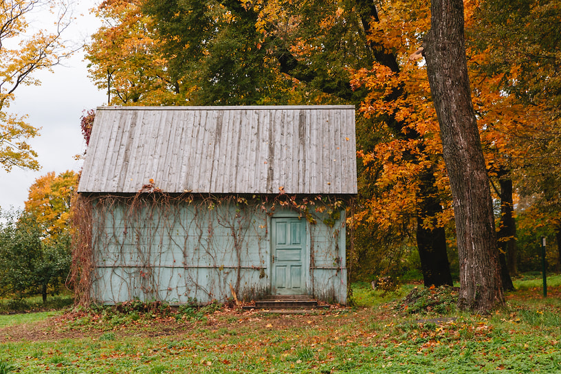 Домик в саду усадьбы Льва Толстого в Ясной Поляне, где в конце мая 1908 года жил Сергей Прокудин-Горский со своим помощником Николаем Селивановым