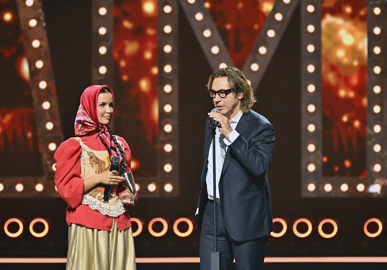 Певица Татьяна Куртукова и футболист Александр Мостовой на вручении музыкальной премии «Золотой Граммофон» на «ВТБ Арене»