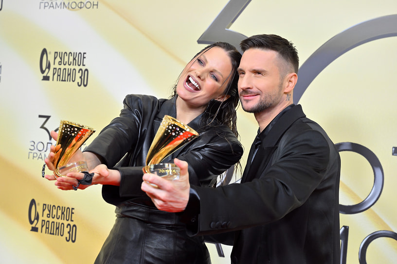 Певцы Ева Власова и Сергей Лазарев на вручении музыкальной премии «Золотой Граммофон» на «ВТБ Арене»