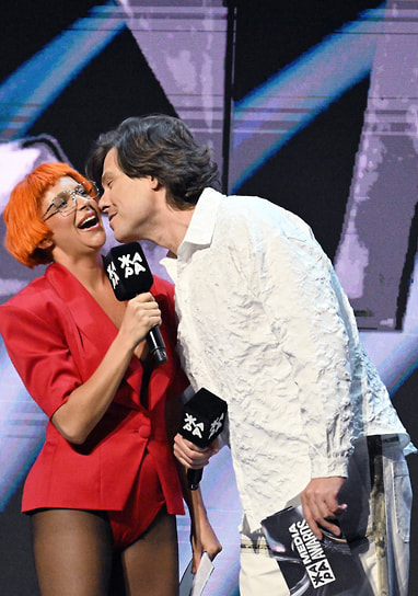 Актриса Карина Мурашкина и певец Прохор Шаляпин на вручении музыкальной премии Жара Media Awards на Live Арене