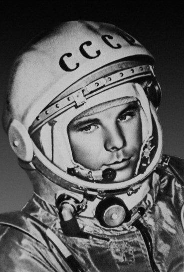 Юрий Гагарин — советский летчик, первым полетевший в космос, 1961