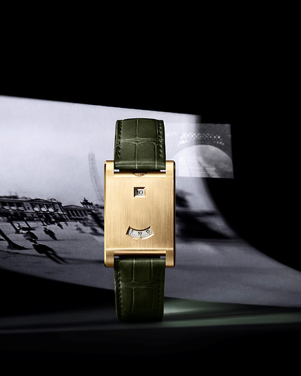 Cartier Priv&amp;eacute; Tank &amp;agrave; Guichets