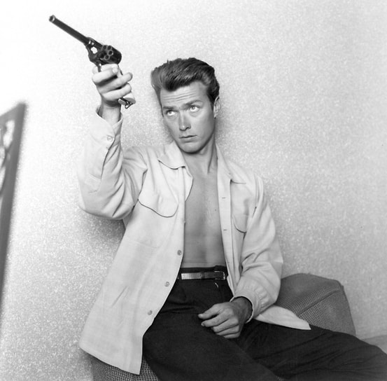 Клинт Иствуд в своем доме в Лос-Анджелесе, 1956