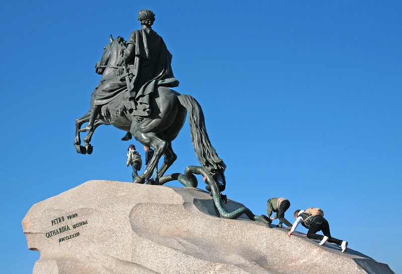Памятник императору Петру I «Медный всадник» на Сенатской площади, 1782