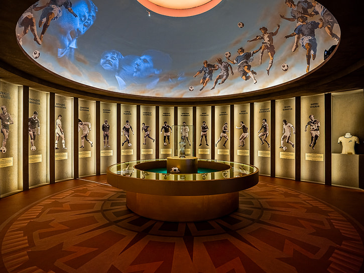 Экспозиция выставки «Зенит. Петербург. 100 лет» в пространстве «Севкабель Порт»