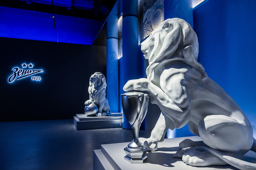 Экспозиция выставки «Зенит. Петербург. 100 лет» в пространстве «Севкабель Порт»