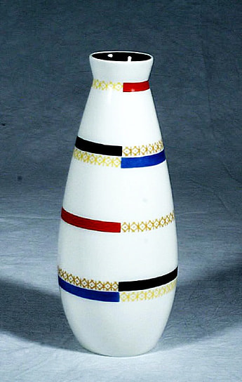 Ваза для цветов, автор модели Анна Лепорская, автор росписи Нина Павлова, 1959