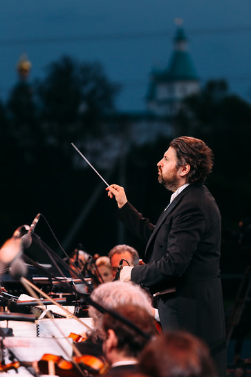 Дирижер Дмитрий Юровский