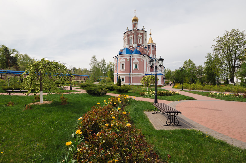 Храм в честь праведных отцов Онуфрия Великого и Петра Афонского в Солотчинском Рождества Богородицы женском монастыре, 1390