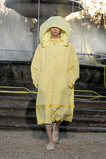 Issey Miyake на Pitti Uomo 108 с коллекцией SS 2026