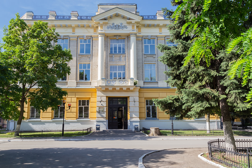 Здание Саратовского национального университета имени Николая Чернышевского