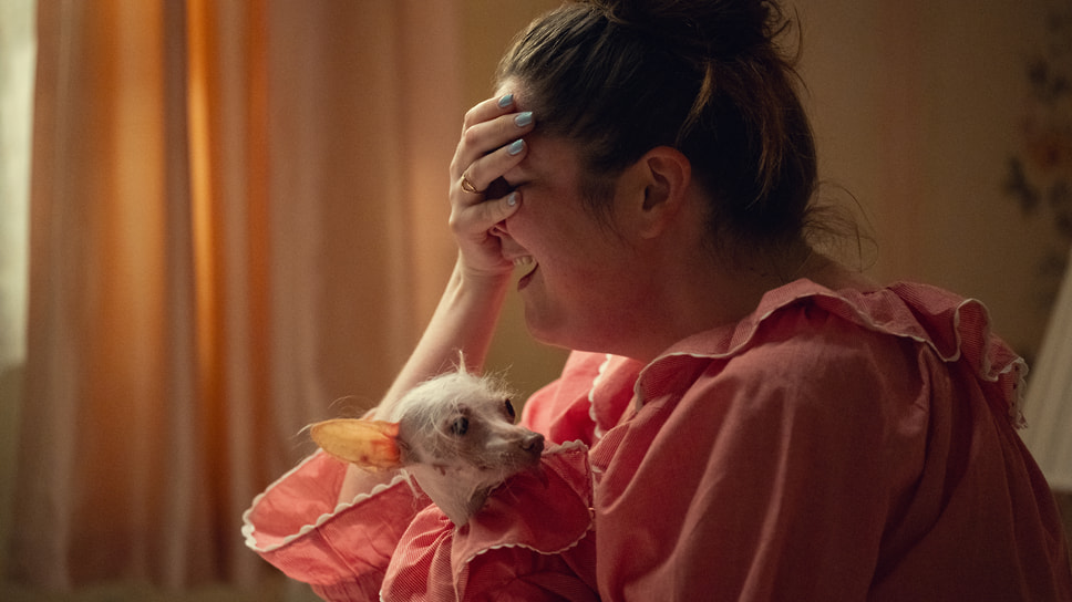 Кадр из сериала «Это слишком», режиссер Лина Данем, 2025