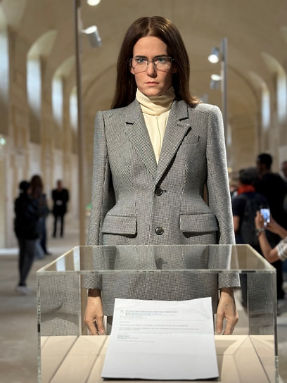 Экспозиция выставки Balenciaga by Demna в Париже