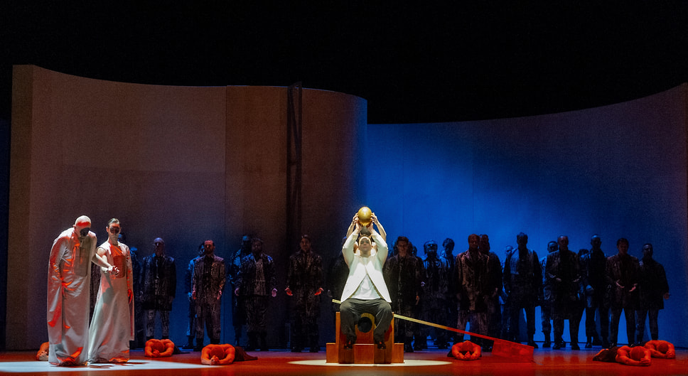 Сцена из постановки «Родословная Иокасты» хореографа Уэйна Макгрегора