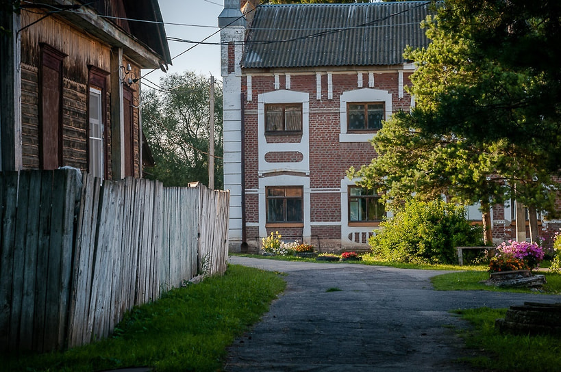Лихвинская больница сохранена и действует до сих пор, хотя с гораздо меньшим медицинским персоналом