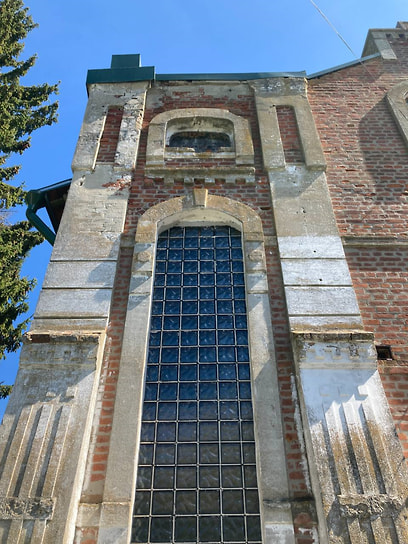 Материалом для больницы послужил кирпич от находившегося здесь ранее Афанасьевского женского монастыря