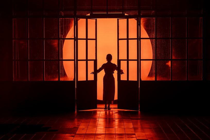 Сцена из спектакля «4 дня в 25 кадре», режиссер Евгений Каменькович